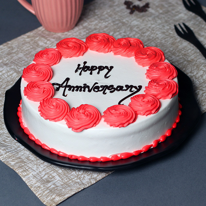 Creamy Vanilla Anniversary Cake