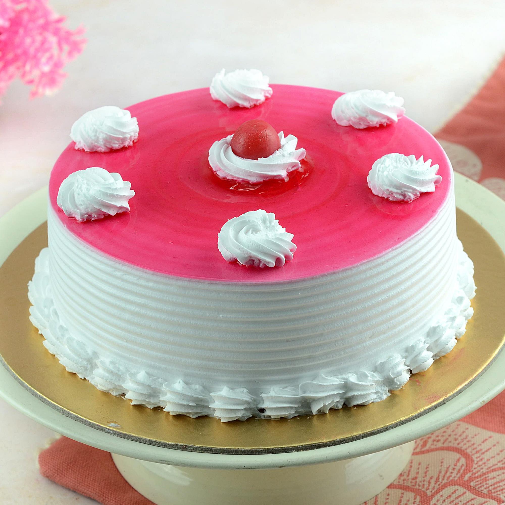 Creamy Strawberry Cake