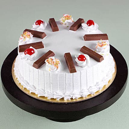 Vanilla Kitkat Cake