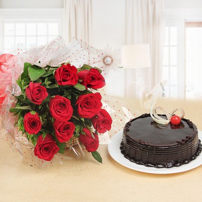 Roses Bouquet with Delicious Cake